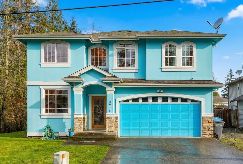 Cozy 3BR House with Lake View near Hiking Trails - Image 1