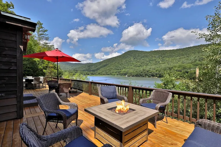 All-season Lake House Between Okemo & Killington! - Image 1