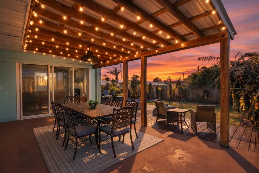 Walk to Beach Pet Friendly, Plunge Pool, Sleeps nine - Image 1