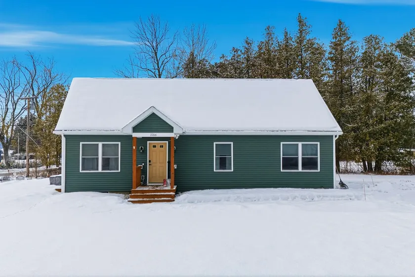 3BR house, dog-friendly, beach access, bbq, w/d - Image 1