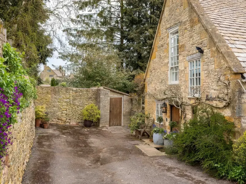 Courtyard House - Image 1