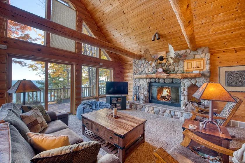 Bayview Lodge overlooking Lake Superior - Image 1