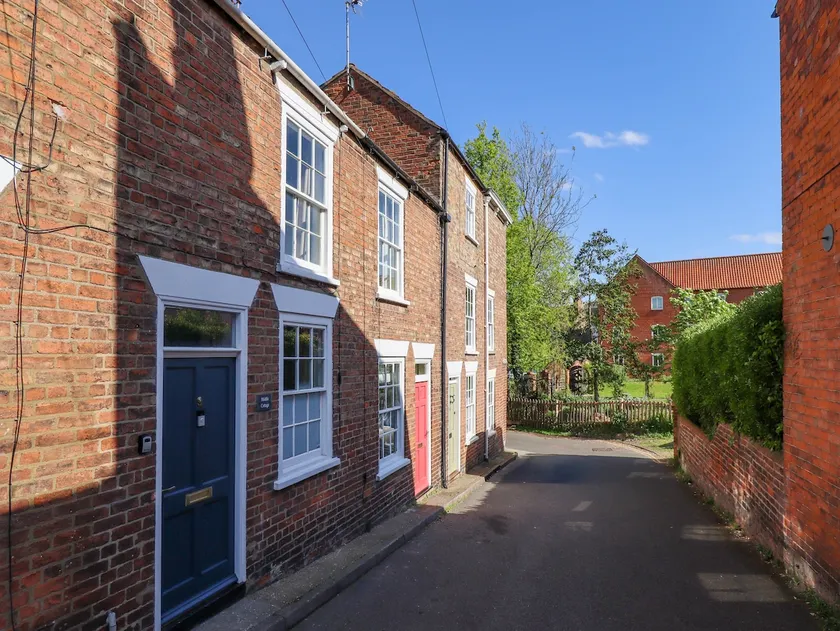 Middle Cottage - Image 1