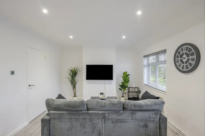 Chic & Cosy 2 Bed Maisonette with Freeparking near Chelmsford City Centre - Image 1