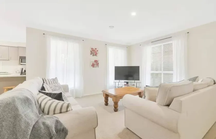 Prime on Piper - 3 Bed Home in Heart of Town - Image 1