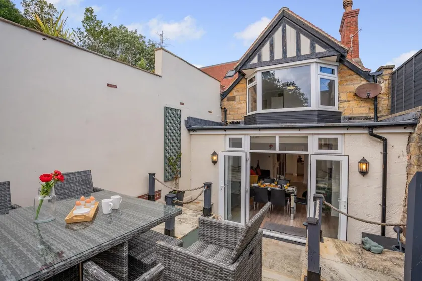 3 Bed in Whitby oc-g0138 - Image 1