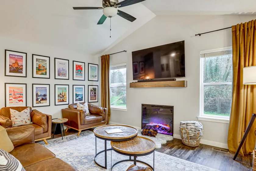 Entertainment Shed! Pet-friendly Oregon Coast Home - Image 1