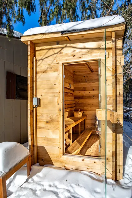 NEW: In-town home w/ gorgeous cedar sauna+fire-pit - Image 1