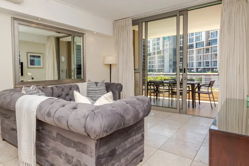 Canal Quays Apartments - Image 1