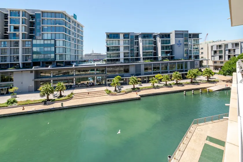 Canal-Facing One-Bedroom at Canal Quays - Image 1