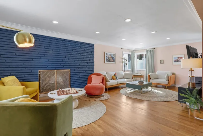 Luxury Retreat-King Bed-Finished Basement-Backyard - Image 1