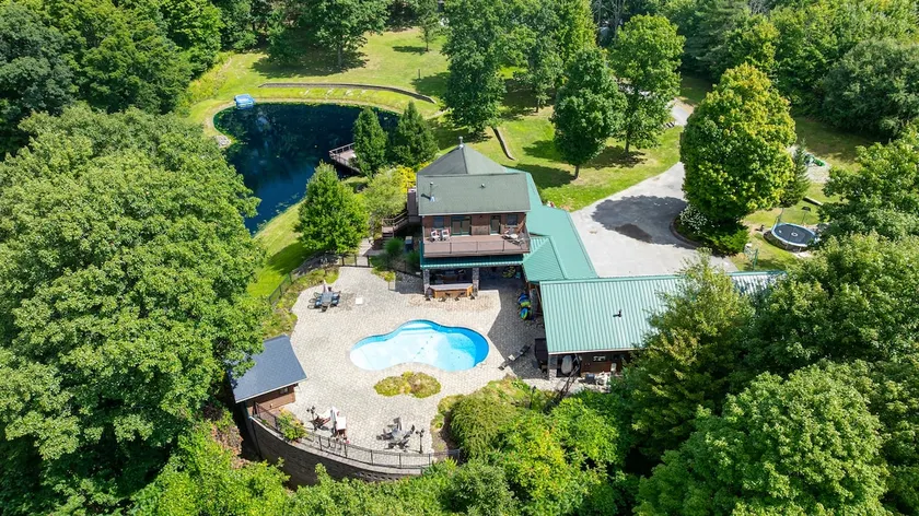 Private Cabin Retreat-Heated Pool/Hot Tub/Tiki Bar - Image 1