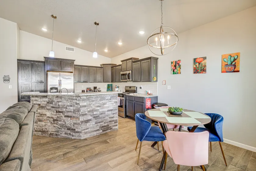 Near Parks & Venues: Upper Valley Family Home! - Image 1