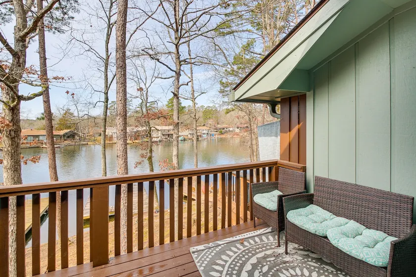 Lake Desoto Retreat: Private Dock & Resort Perks! - Image 1