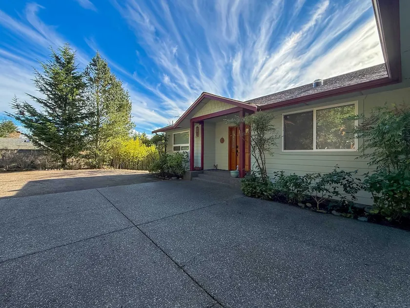 Serenity Glen / 3 Bedrooms - 2 Full Bathrooms - Image 1