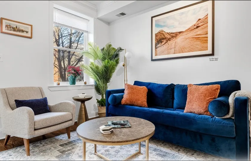 Entire Rowhome Apt In NW - Image 1