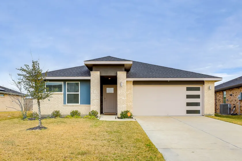 Resort Perks & Private Yard: Brookshire Retreat - Image 1