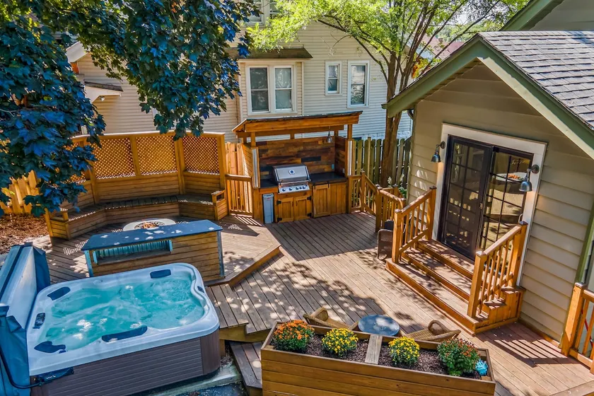 Walk to Fox River Grove Train Station + Hot Tub! - Image 1