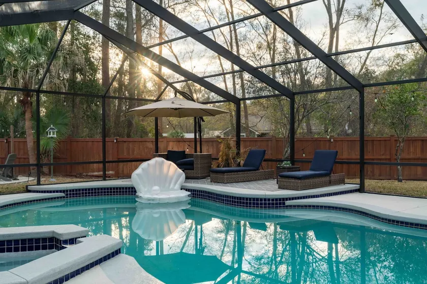 The Summer House - Private Pool Firepit - Image 1
