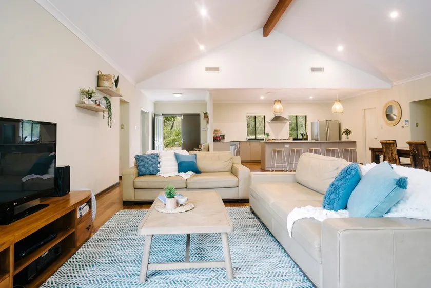 Blue Wren - Secluded Bushland Retreat with Pool - Image 1