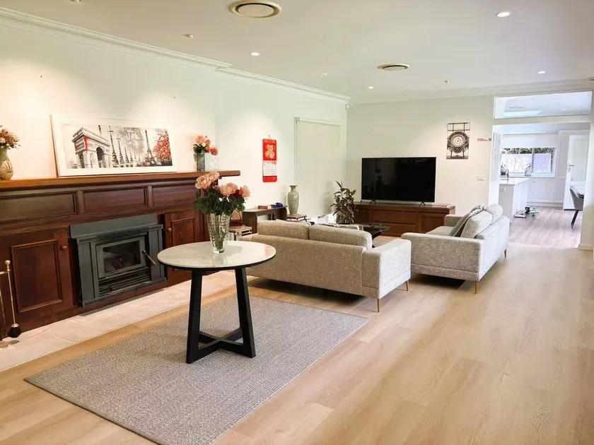 Spacious 3BR Getaway in Leura | Prime Location - Image 1