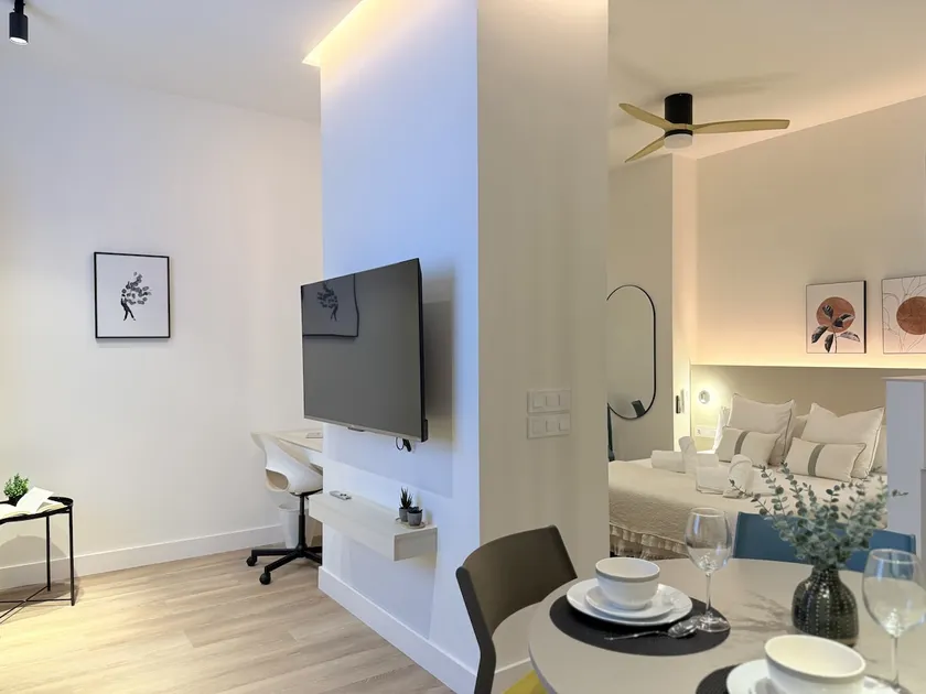Luxurious and Fully Equipped Executive Studio 4 by VidaCalma - Image 1