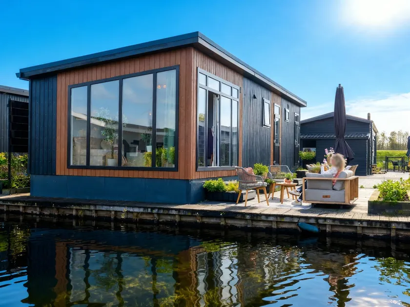 Nice water lodge, atmospherically furnished - Image 1