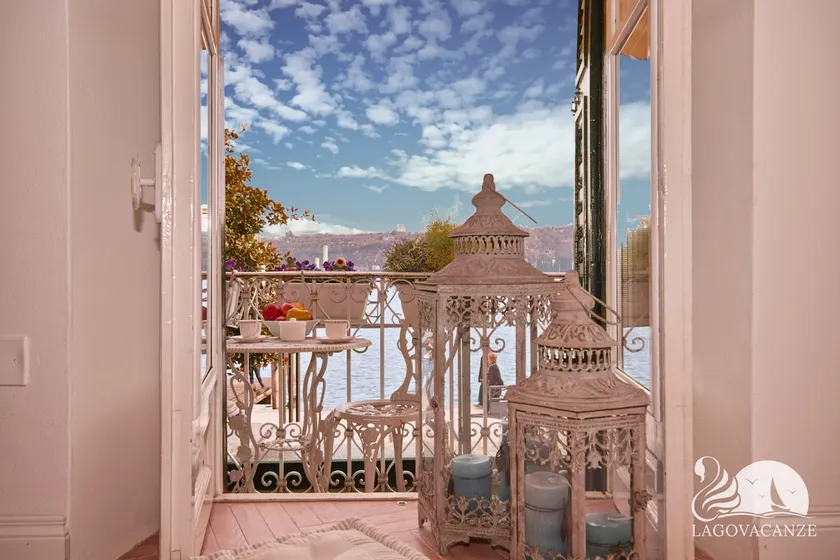 Romantic Benaco Apartments and Room - Image 1