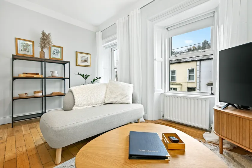 Stay in Central Sligo Walk to Rail, Cafés + Shops - Image 1