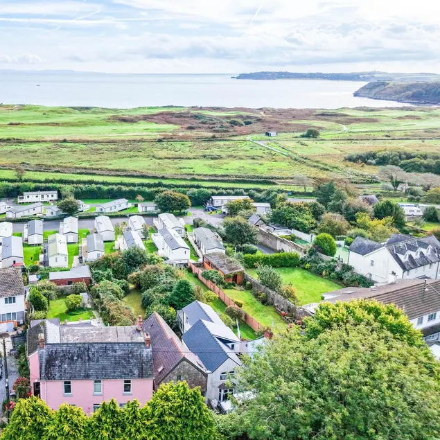 Tide & Tee - 2 Bedroom Apartment - Penally - Tenby - Image 1