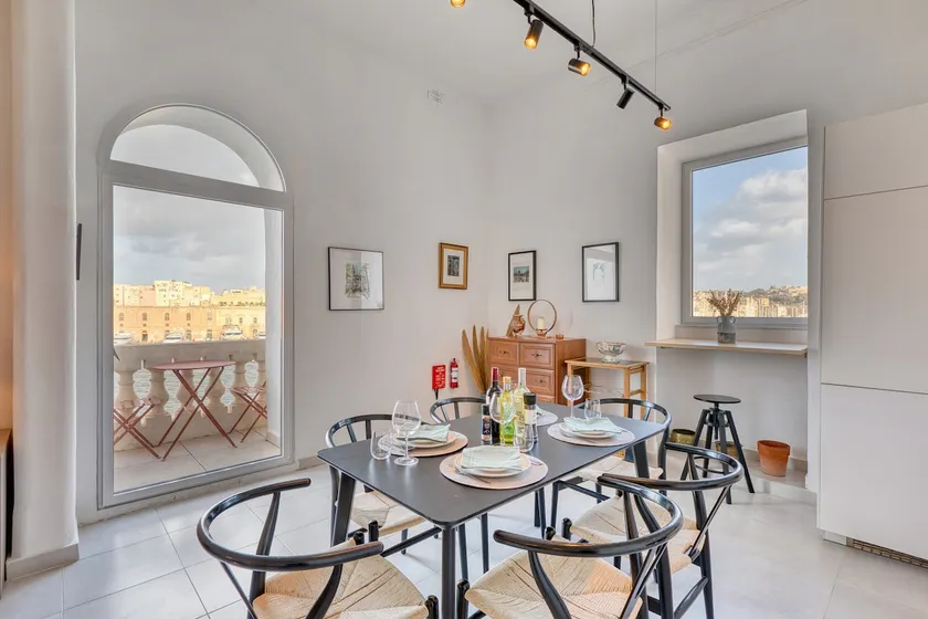 Beautiful seafront 2 bedroom apartment with breath-taking views BBRI1-1 - Image 1