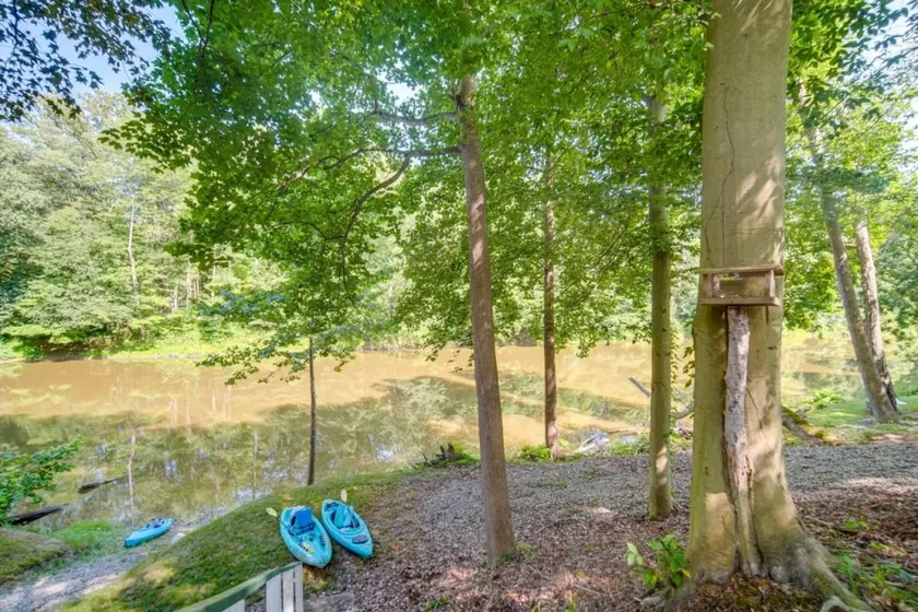 Earth's River Retreat: Kayaks, Wineries & GOTL - Image 1
