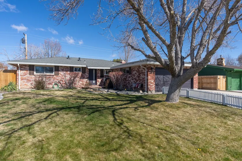 Sierra Sunset Brick Rancher | Pet Friendly - Image 1