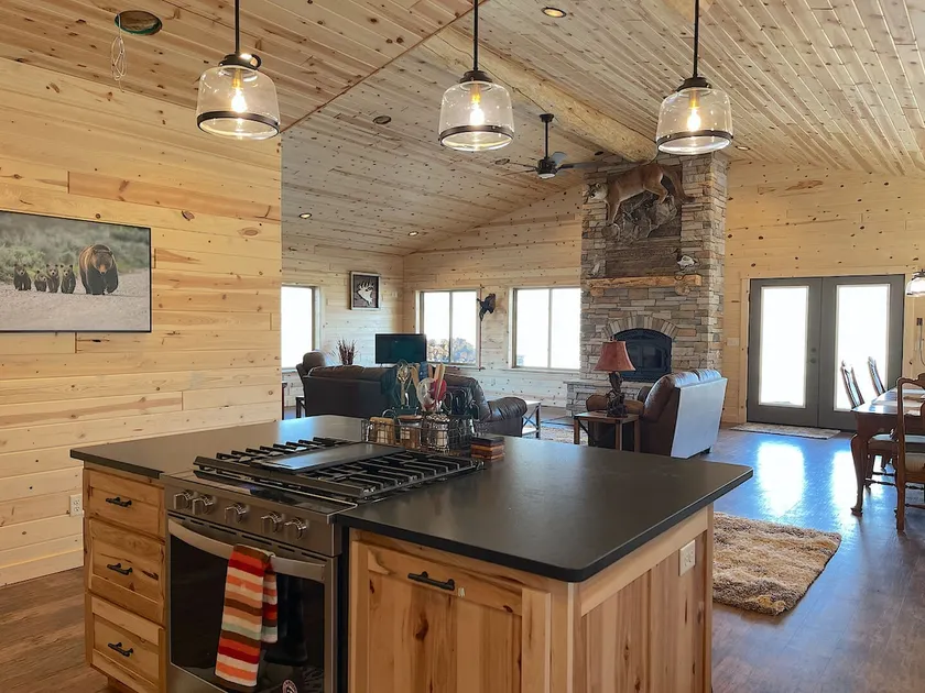 AO Ranch- Private, pet friendly mountain retreat between Cody and Yellowstone - Image 1