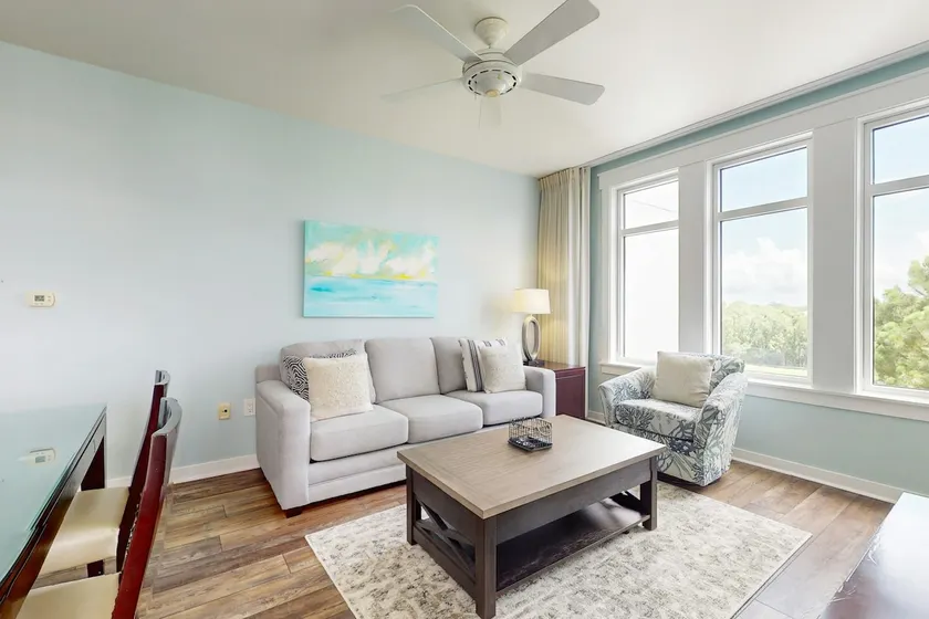 Golf-course & water-view condo with central AC shared pool hot tub - Image 1