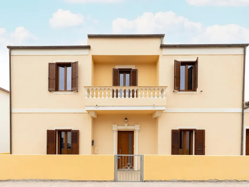 Villa with garden and air conditioning - Image 1