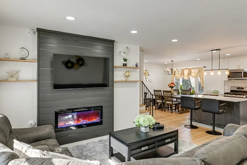 Easy Transit to NYC! Sleek North Shore Hideaway - Image 1