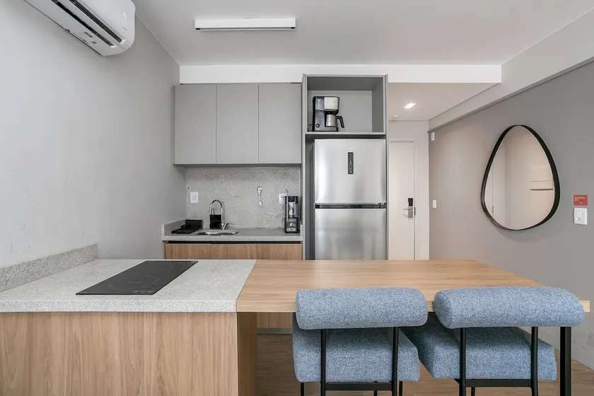 Apart w queen bed in building with pool | Floripa - Image 1