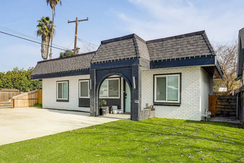 Under 1 Mi to Med Center! Stylish Home in Tulare - Image 1