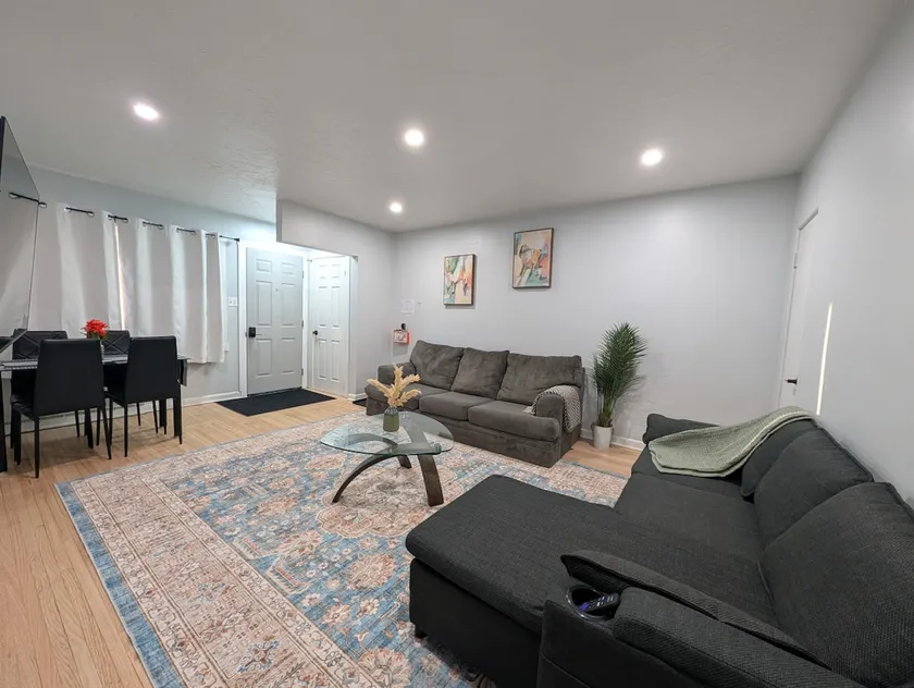 New 2BR Near YYC Airport and Downtown 4404 UP - Image 1