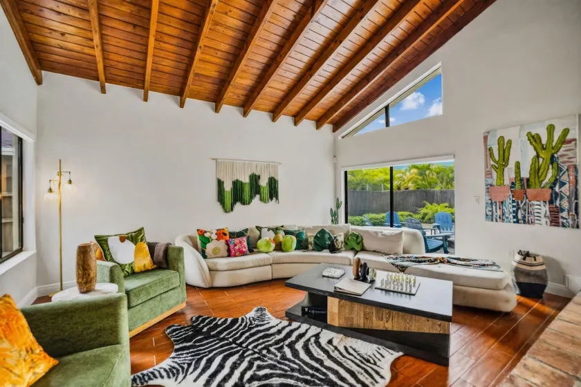 Pool - BBQ - Fire pit - Pool Table - TV room - Image 1
