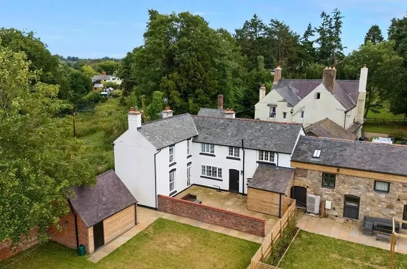 Preesgweene Farmhouse - Image 1