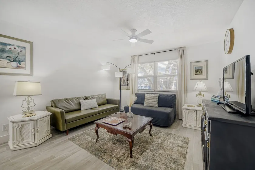 Chic 2BR Apt Near EGAD & Beaches | Wifi + Parking - Image 1