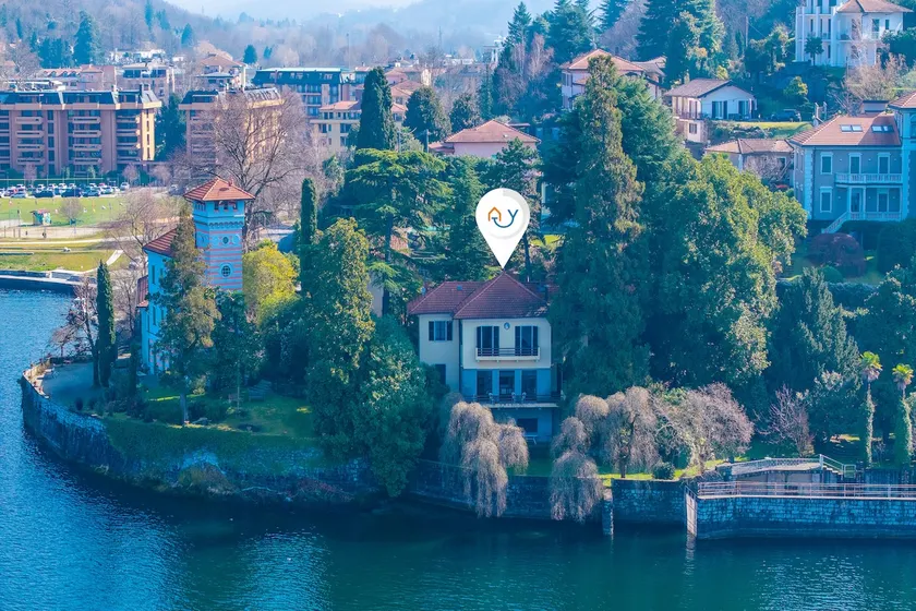 Villa Incanto Sul Lago: Lakefront, Garden & Balconies (Sleeps 7) - Happy Rentals - Image 1
