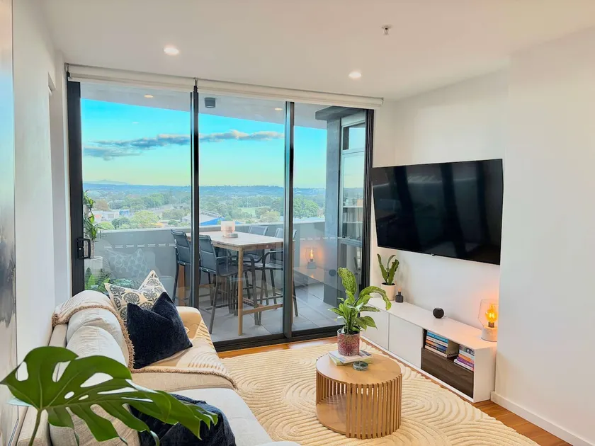 City Sunset View Newcastle, 2 Bed, 2 Bath, Parking - Image 1