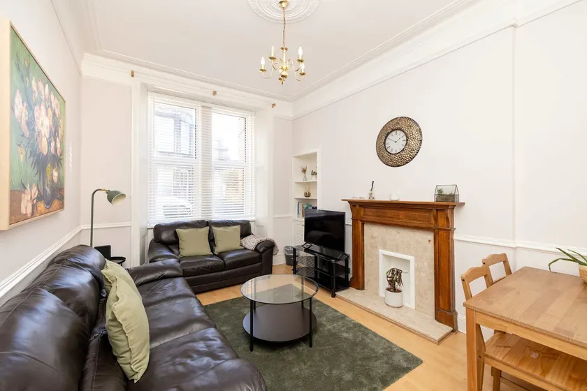 JOIVY Refined 2-Bed Flat with Classic Edinburgh Charm - Image 1