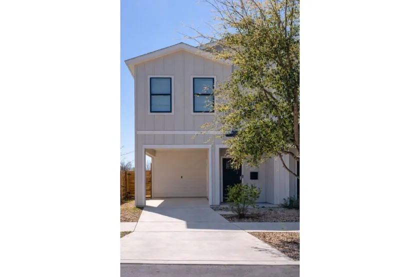 Stylish Downtown Retreat Near the Alamodome - Image 1
