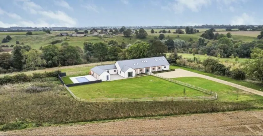 Luxury Cotswolds Estate with Pool - Image 1