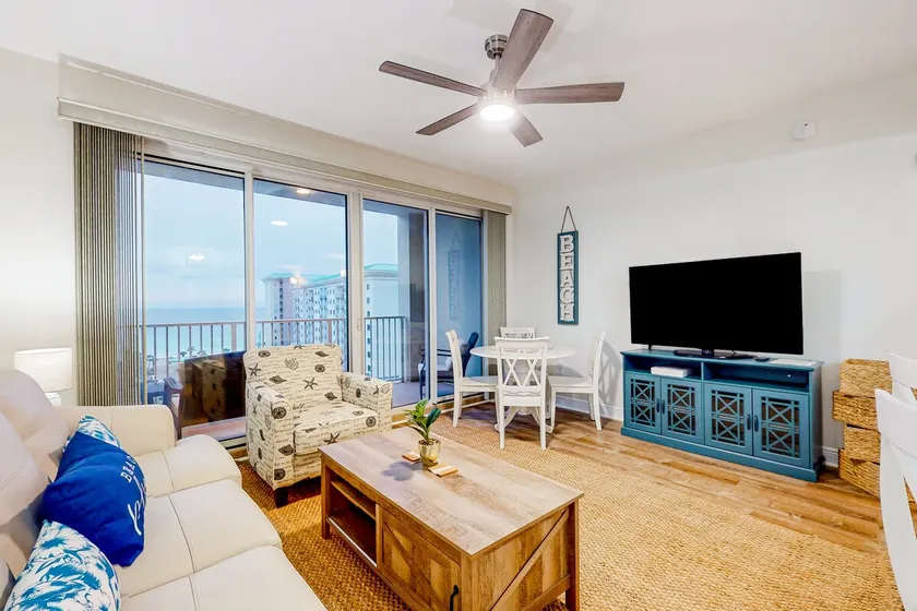 1BR beach view condo with balcony, amazing pool - Image 1