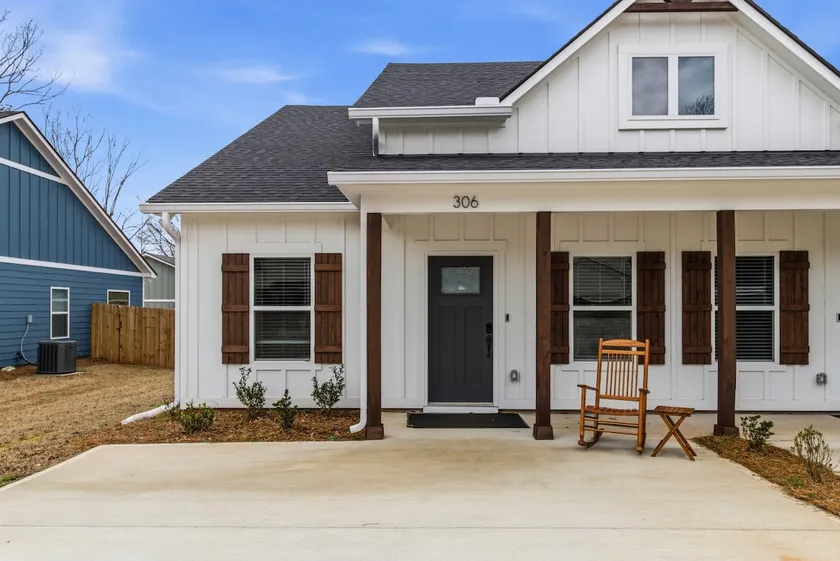 Stylish New Home Near Downtown Pine Mountain - Image 1